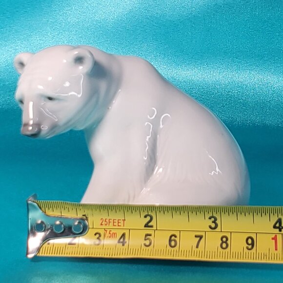 Lladro Small Sitting Polar Bear Figurine - Picture 6 of 8